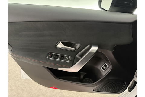 Mercedes-Benz A-Klasse 200 AMG Night Upgrade 164PK Pano Sfeer LED Carplay Virtual Camera Clima Cruise Navi PDC 18''LMV