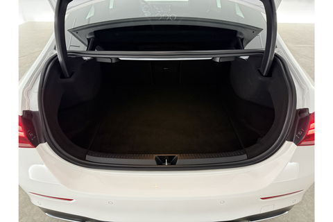 Mercedes-Benz A-Klasse 200 AMG Night Upgrade 164PK Pano Sfeer LED Carplay Virtual Camera Clima Cruise Navi PDC 18''LMV