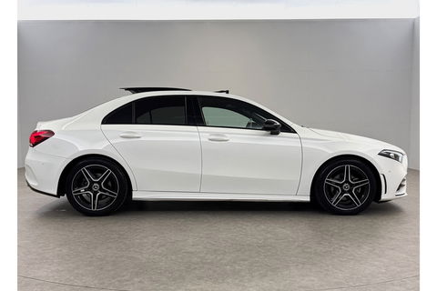 Mercedes-Benz A-Klasse 200 AMG Night Upgrade 164PK Pano Sfeer LED Carplay Virtual Camera Clima Cruise Navi PDC 18''LMV