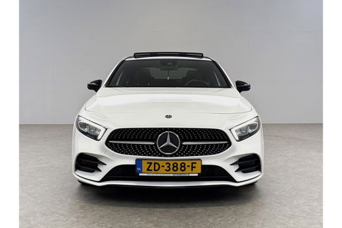 Mercedes-Benz A-Klasse 200 AMG Night Upgrade 164PK Pano Sfeer LED Carplay Virtual Camera Clima Cruise Navi PDC 18''LMV