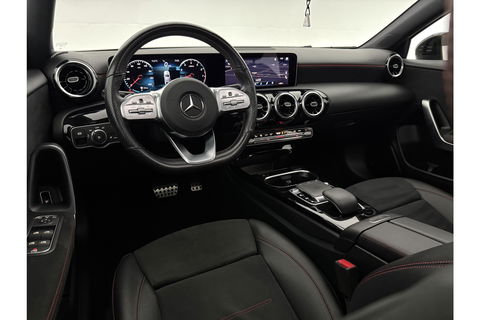 Mercedes-Benz A-Klasse 200 AMG Night Upgrade 164PK Pano Sfeer LED Carplay Virtual Camera Clima Cruise Navi PDC 18''LMV