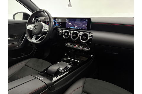Mercedes-Benz A-Klasse 200 AMG Night Upgrade 164PK Pano Sfeer LED Carplay Virtual Camera Clima Cruise Navi PDC 18''LMV