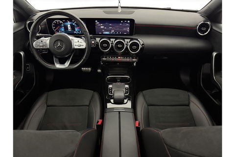 Mercedes-Benz A-Klasse 200 AMG Night Upgrade 164PK Pano Sfeer LED Carplay Virtual Camera Clima Cruise Navi PDC 18''LMV