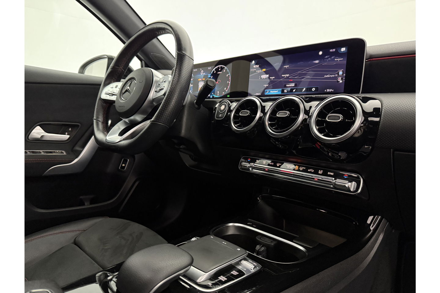 Mercedes-Benz A-Klasse 200 AMG Night Upgrade 164PK Pano Sfeer LED Carplay Virtual Camera Clima Cruise Navi PDC 18''LMV
