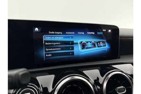 Mercedes-Benz A-Klasse 200 AMG Night Upgrade 164PK Pano Sfeer LED Carplay Virtual Camera Clima Cruise Navi PDC 18''LMV