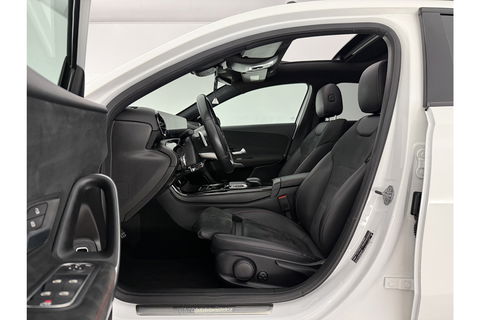 Mercedes-Benz A-Klasse 200 AMG Night Upgrade 164PK Pano Sfeer LED Carplay Virtual Camera Clima Cruise Navi PDC 18''LMV