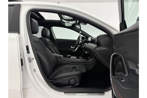 Mercedes-Benz A-Klasse 200 AMG Night Upgrade 164PK Pano Sfeer LED Carplay Virtual Camera Clima Cruise Navi PDC 18''LMV