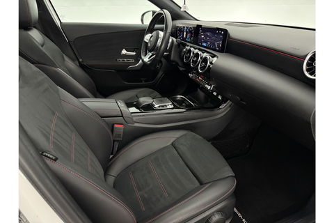 Mercedes-Benz A-Klasse 200 AMG Night Upgrade 164PK Pano Sfeer LED Carplay Virtual Camera Clima Cruise Navi PDC 18''LMV