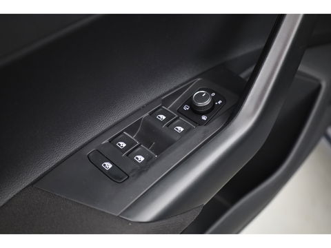 Volkswagen Polo 1.0 TSI DSG | Navi | Afn. Trekhaak | Stoelverw. | Adapt. Cruise | Camera