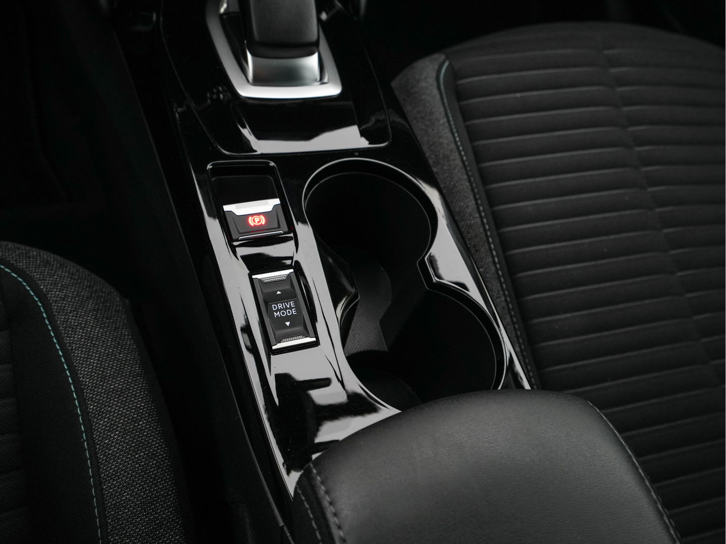 Peugeot e-208 EV Blue Lease Allure 50 kWh (INCL-BTW) *FULL-LED | DIGI-COCKPIT | NAVI-FULLMAP | KEYLESS | CCS-FASTLOADER | CAMERA | 1/2 LEDER | ECC | PDC | APP.CONNECT | LANE-ASSIST | CRUISE | COMFORT-SEATS | 16"ALU*