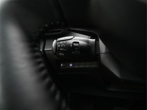 Peugeot e-208 EV Blue Lease Allure 50 kWh (INCL-BTW) *FULL-LED | DIGI-COCKPIT | NAVI-FULLMAP | KEYLESS | CCS-FASTLOADER | CAMERA | 1/2 LEDER | ECC | PDC | APP.CONNECT | LANE-ASSIST | CRUISE | COMFORT-SEATS | 16"ALU*