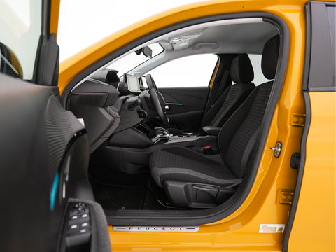 Peugeot e-208 EV Blue Lease Allure 50 kWh (INCL-BTW) *FULL-LED | DIGI-COCKPIT | NAVI-FULLMAP | KEYLESS | CCS-FASTLOADER | CAMERA | 1/2 LEDER | ECC | PDC | APP.CONNECT | LANE-ASSIST | CRUISE | COMFORT-SEATS | 16"ALU*