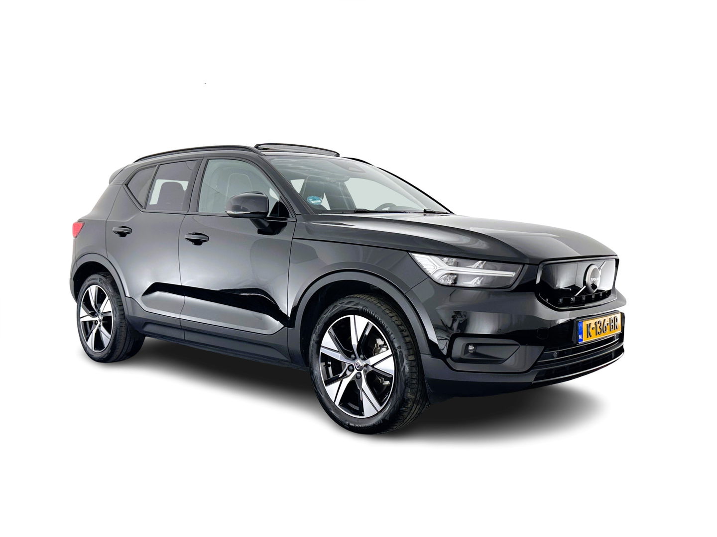 Volvo XC40 Recharge P8 AWD R-Design [ 3-Fase ] (INCL-BTW) *DIGI-COCKPIT | FULL-LED | PREMIUM-AUDIO | DAB | APP.CONNECT | BLIND-SPOT | NAVI-FULLMAP | ALCANTARA-LEATHER | ECC | PDC | SPORT-SEATS | 19''ALU *