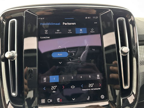 Volvo XC40 Recharge P8 AWD R-Design [ 3-Fase ] (INCL-BTW) *DIGI-COCKPIT | FULL-LED | PREMIUM-AUDIO | DAB | APP.CONNECT | BLIND-SPOT | NAVI-FULLMAP | ALCANTARA-LEATHER | ECC | PDC | SPORT-SEATS | 19''ALU *