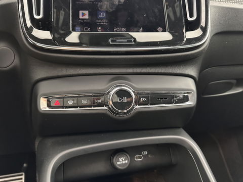 Volvo XC40 Recharge P8 AWD R-Design [ 3-Fase ] (INCL-BTW) *DIGI-COCKPIT | FULL-LED | PREMIUM-AUDIO | DAB | APP.CONNECT | BLIND-SPOT | NAVI-FULLMAP | ALCANTARA-LEATHER | ECC | PDC | SPORT-SEATS | 19''ALU *
