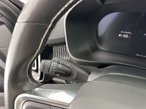 Volvo XC40 Recharge P8 AWD R-Design [ 3-Fase ] (INCL-BTW) *DIGI-COCKPIT | FULL-LED | PREMIUM-AUDIO | DAB | APP.CONNECT | BLIND-SPOT | NAVI-FULLMAP | ALCANTARA-LEATHER | ECC | PDC | SPORT-SEATS | 19''ALU *