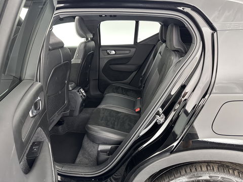 Volvo XC40 Recharge P8 AWD R-Design [ 3-Fase ] (INCL-BTW) *DIGI-COCKPIT | FULL-LED | PREMIUM-AUDIO | DAB | APP.CONNECT | BLIND-SPOT | NAVI-FULLMAP | ALCANTARA-LEATHER | ECC | PDC | SPORT-SEATS | 19''ALU *