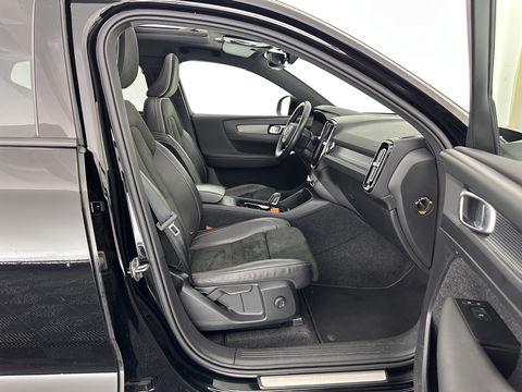 Volvo XC40 Recharge P8 AWD R-Design [ 3-Fase ] (INCL-BTW) *DIGI-COCKPIT | FULL-LED | PREMIUM-AUDIO | DAB | APP.CONNECT | BLIND-SPOT | NAVI-FULLMAP | ALCANTARA-LEATHER | ECC | PDC | SPORT-SEATS | 19''ALU *