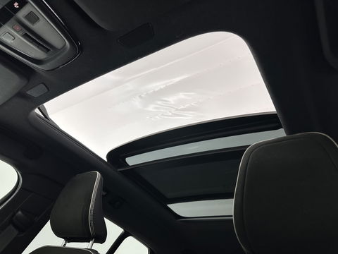 Volvo XC40 Recharge P8 AWD R-Design [ 3-Fase ] (INCL-BTW) *DIGI-COCKPIT | FULL-LED | PREMIUM-AUDIO | DAB | APP.CONNECT | BLIND-SPOT | NAVI-FULLMAP | ALCANTARA-LEATHER | ECC | PDC | SPORT-SEATS | 19''ALU *