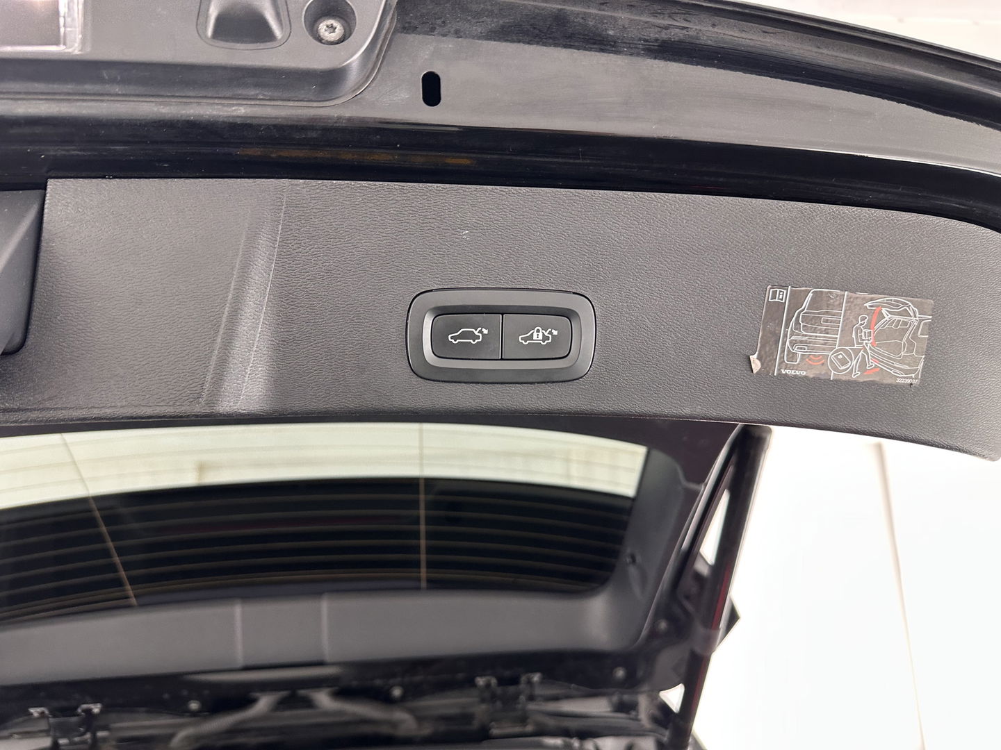 Volvo XC40 Recharge P8 AWD R-Design [ 3-Fase ] (INCL-BTW) *DIGI-COCKPIT | FULL-LED | PREMIUM-AUDIO | DAB | APP.CONNECT | BLIND-SPOT | NAVI-FULLMAP | ALCANTARA-LEATHER | ECC | PDC | SPORT-SEATS | 19''ALU *