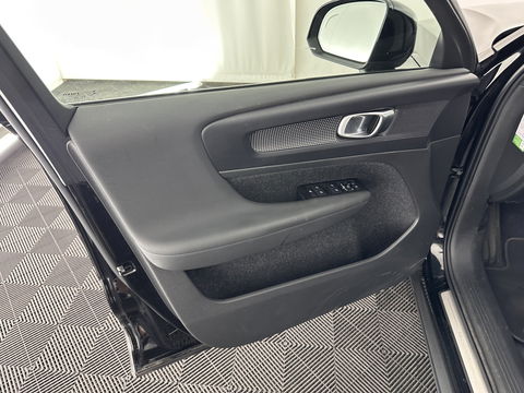 Volvo XC40 Recharge P8 AWD R-Design [ 3-Fase ] (INCL-BTW) *DIGI-COCKPIT | FULL-LED | PREMIUM-AUDIO | DAB | APP.CONNECT | BLIND-SPOT | NAVI-FULLMAP | ALCANTARA-LEATHER | ECC | PDC | SPORT-SEATS | 19''ALU *