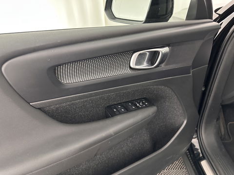 Volvo XC40 Recharge P8 AWD R-Design [ 3-Fase ] (INCL-BTW) *DIGI-COCKPIT | FULL-LED | PREMIUM-AUDIO | DAB | APP.CONNECT | BLIND-SPOT | NAVI-FULLMAP | ALCANTARA-LEATHER | ECC | PDC | SPORT-SEATS | 19''ALU *