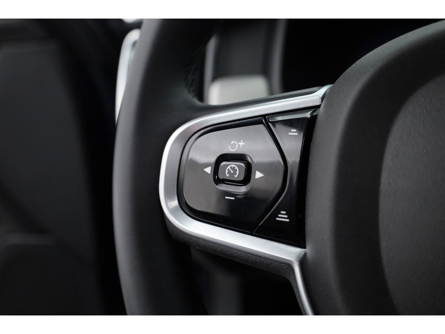 Volvo V90 2.0 T6 AWD Recharge R-Design | Pano-dak | 360 camera | Trekhaak | H&K audio |
