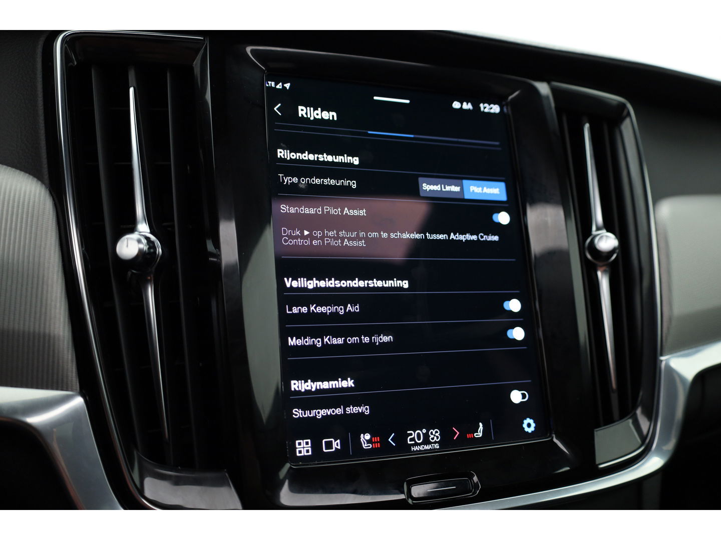 Volvo V90 2.0 T6 AWD Recharge R-Design | Pano-dak | 360 camera | Trekhaak | H&K audio |