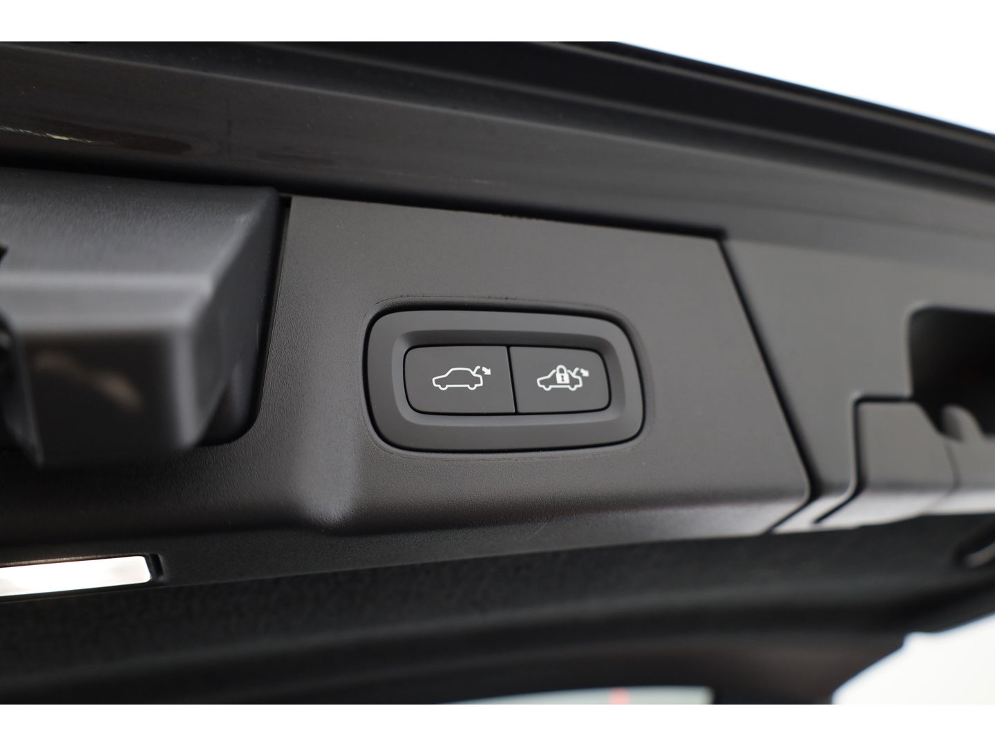 Volvo V90 2.0 T6 AWD Recharge R-Design | Pano-dak | 360 camera | Trekhaak | H&K audio |