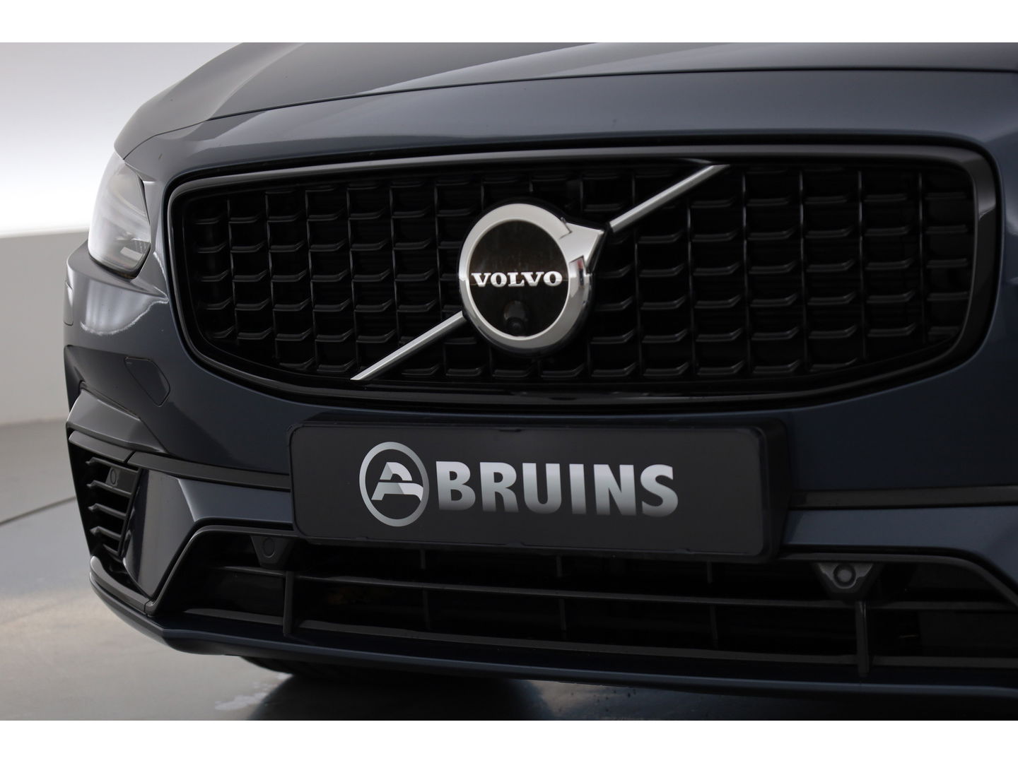 Volvo V90 2.0 T6 AWD Recharge R-Design | Pano-dak | 360 camera | Trekhaak | H&K audio |