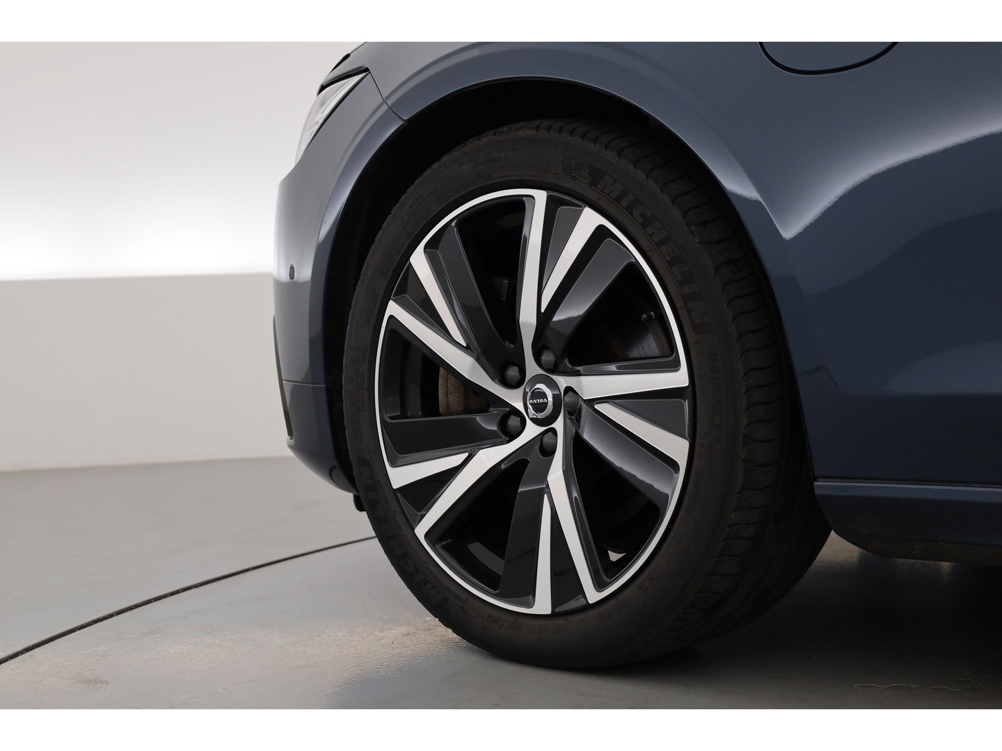 Volvo V90 2.0 T6 AWD Recharge R-Design | Pano-dak | 360 camera | Trekhaak | H&K audio |
