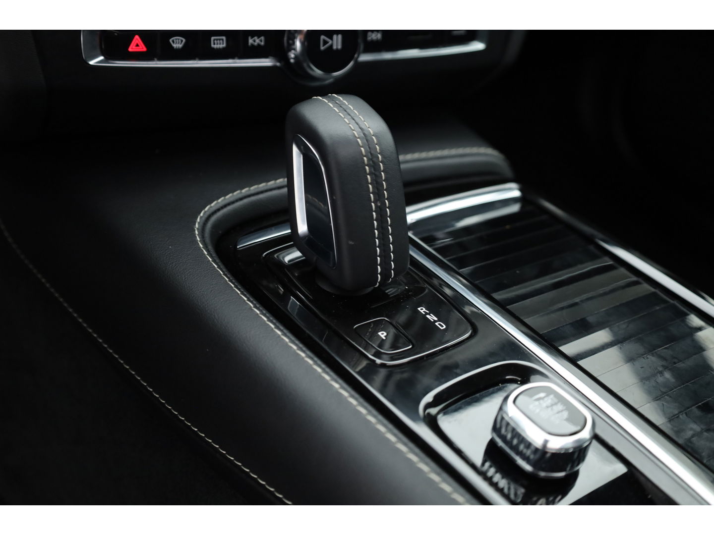 Volvo V90 2.0 T6 AWD Recharge R-Design | Pano-dak | 360 camera | Trekhaak | H&K audio |