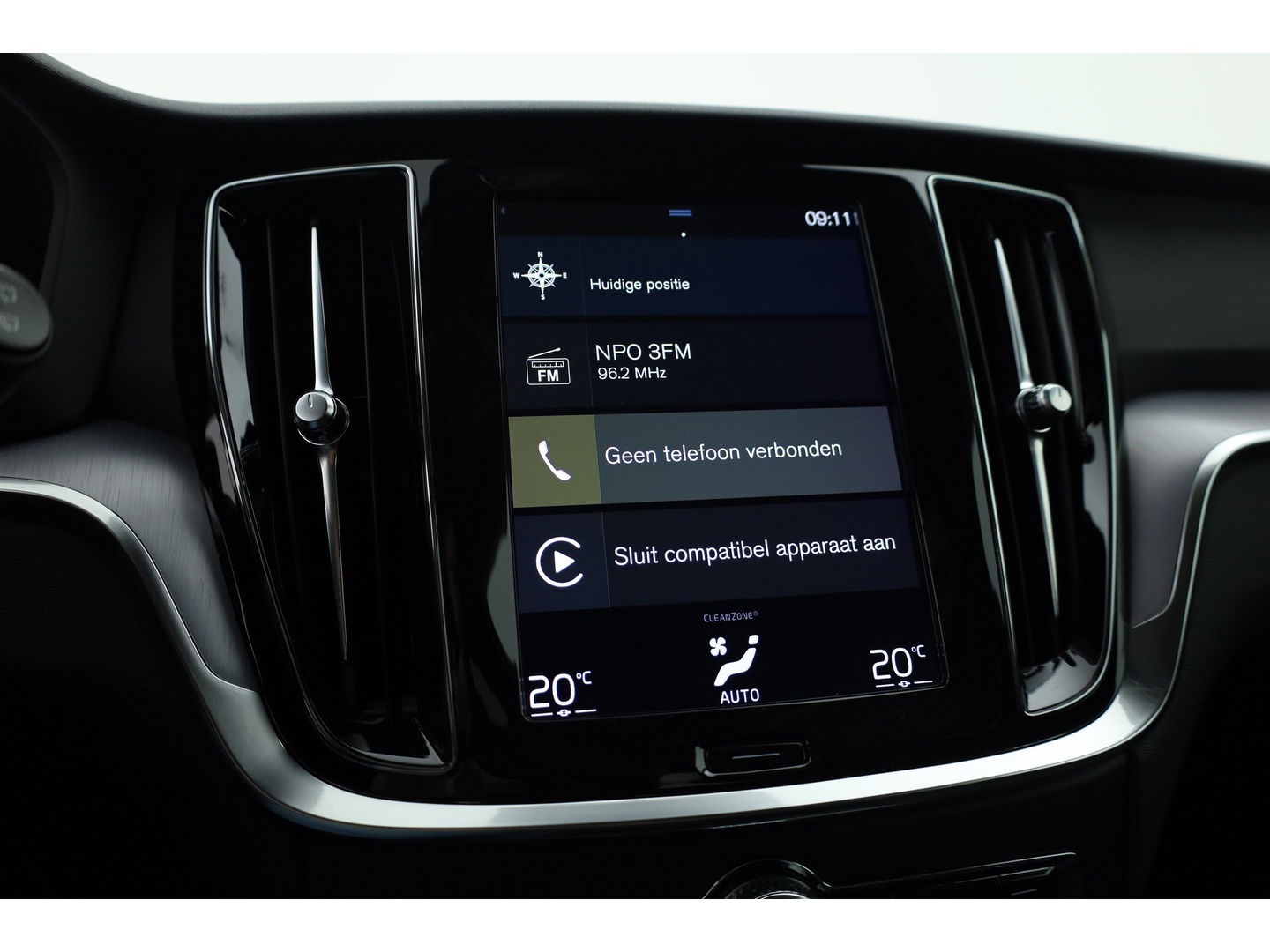Volvo V60 2.0 T6 Recharge AWD R-Design | Navi | Apple Carplay/ android auto | getint glas |