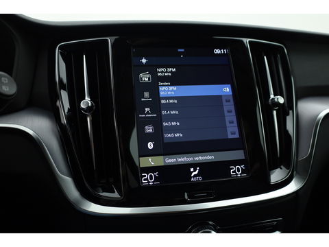 Volvo V60 2.0 T6 Recharge AWD R-Design | Navi | Apple Carplay/ android auto | getint glas |