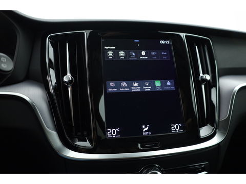 Volvo V60 2.0 T6 Recharge AWD R-Design | Navi | Apple Carplay/ android auto | getint glas |