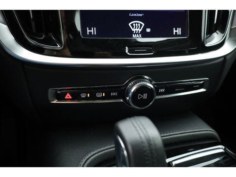 Volvo V60 2.0 T6 Recharge AWD R-Design | Navi | Apple Carplay/ android auto | getint glas |