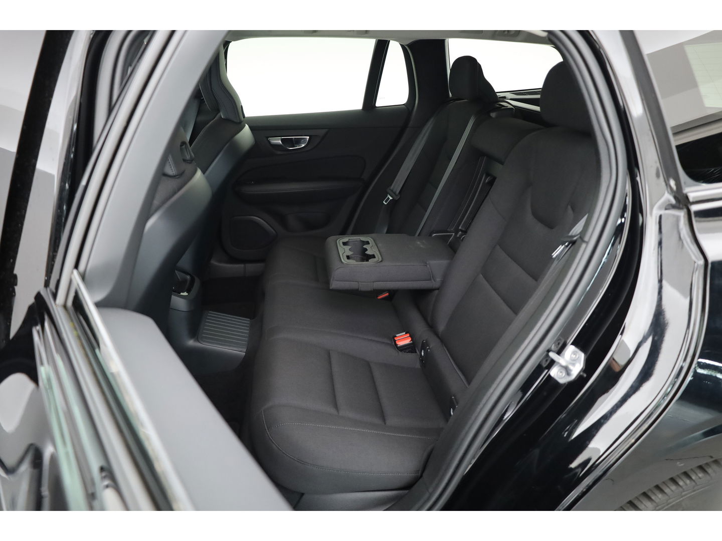 Volvo V60 2.0 T6 Recharge AWD R-Design | Navi | Apple Carplay/ android auto | getint glas |