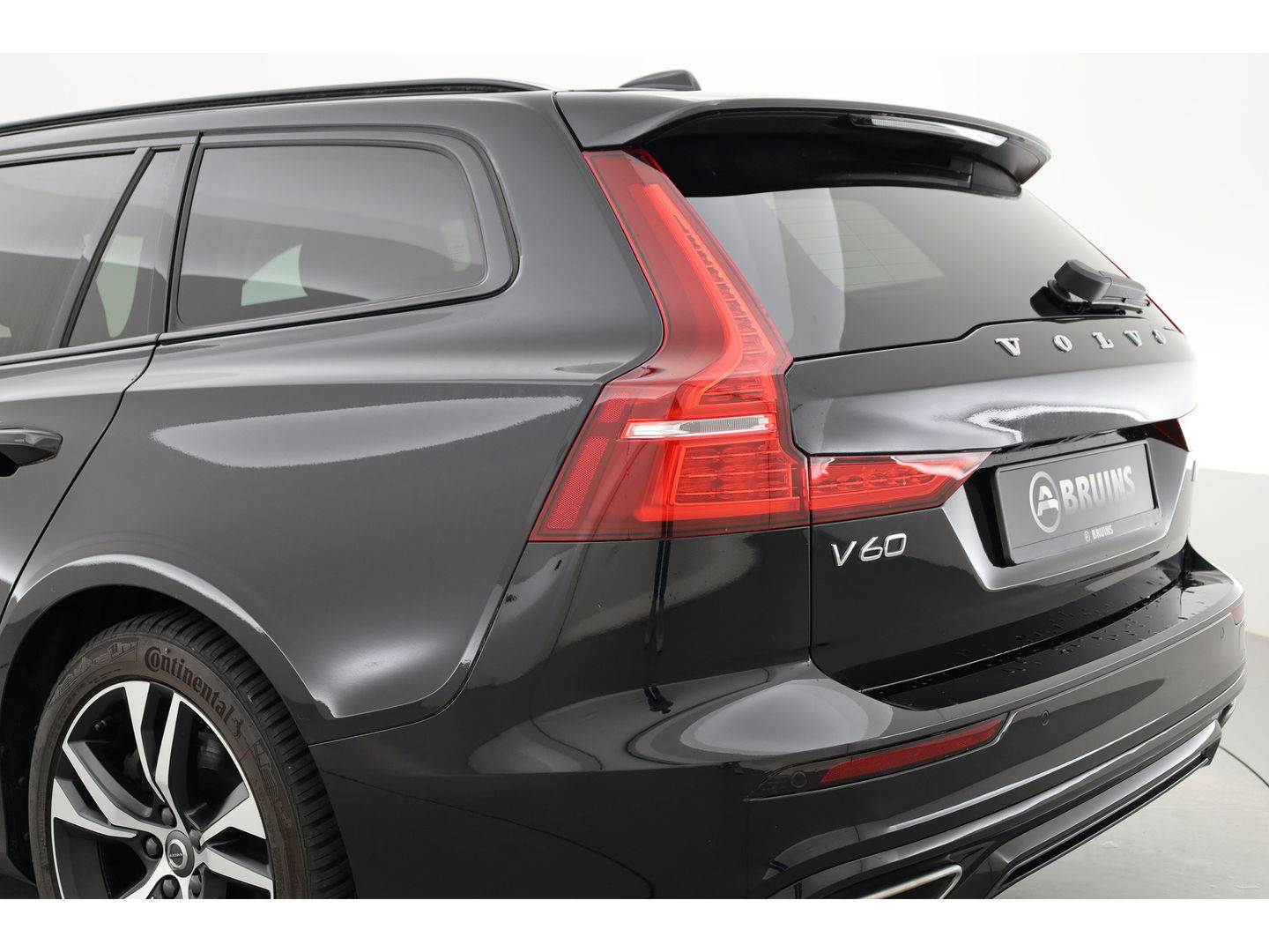 Volvo V60 2.0 T6 Recharge AWD R-Design | Navi | Apple Carplay/ android auto | getint glas |