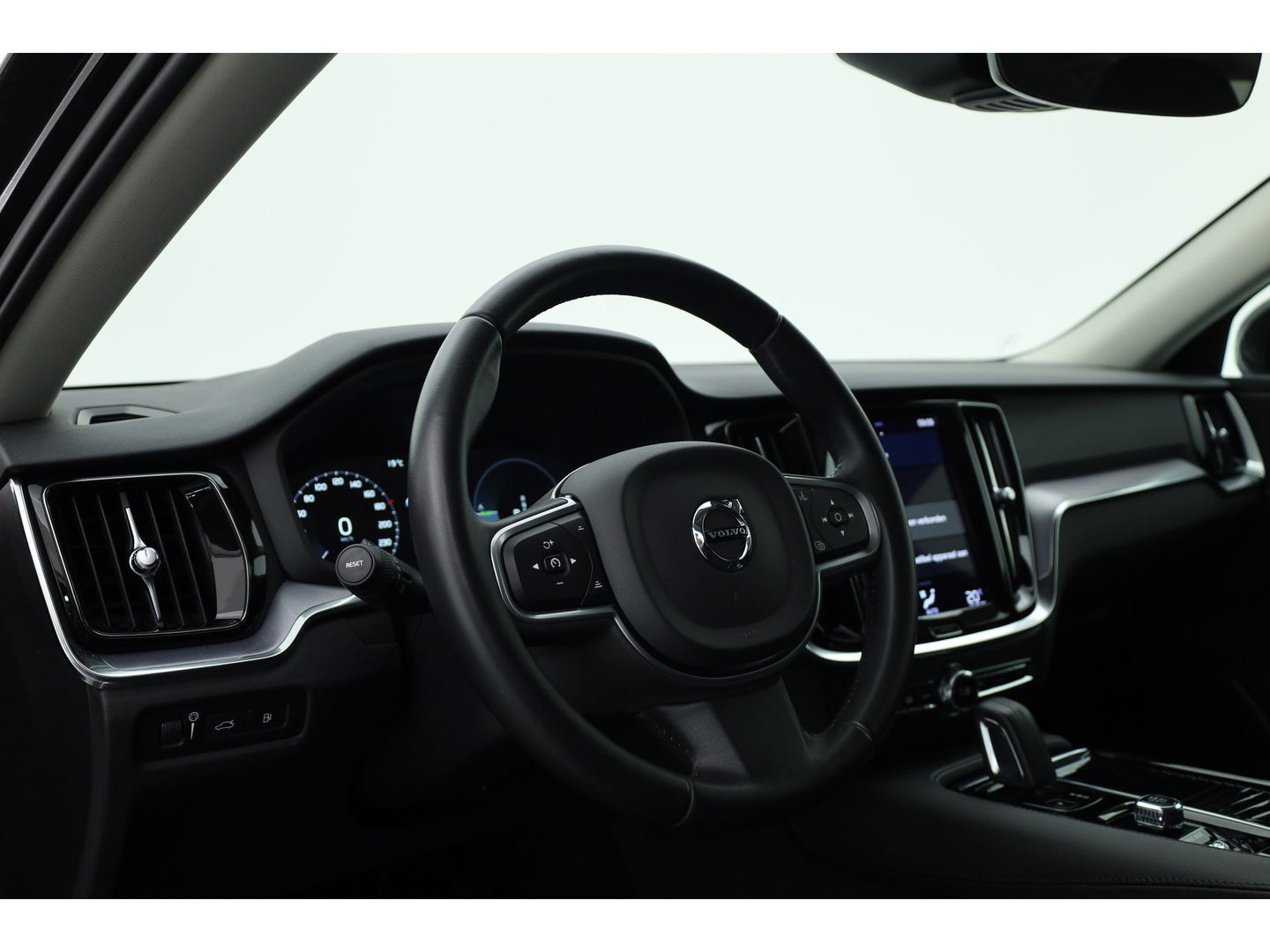 Volvo V60 2.0 T6 Recharge AWD R-Design | Navi | Apple Carplay/ android auto | getint glas |