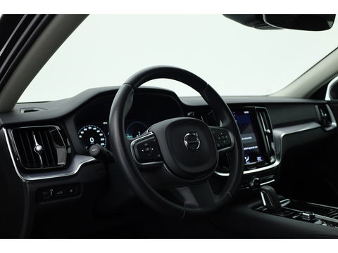 Volvo V60 2.0 T6 Recharge AWD R-Design | Navi | Apple Carplay/ android auto | getint glas |