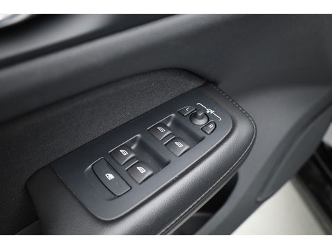 Volvo V60 2.0 T6 Recharge AWD R-Design | Navi | Apple Carplay/ android auto | getint glas |