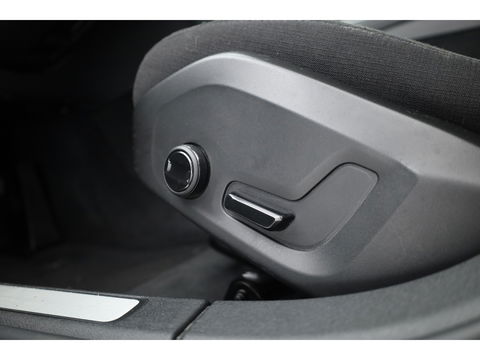 Volvo V60 2.0 T6 Recharge AWD R-Design | Navi | Apple Carplay/ android auto | getint glas |