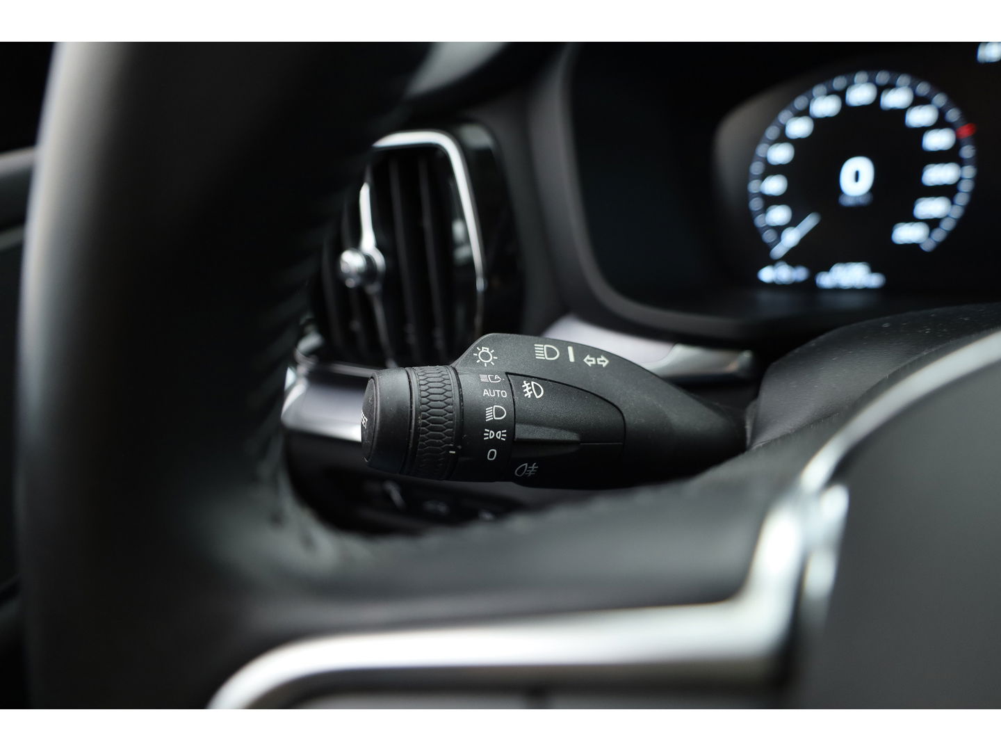 Volvo V60 2.0 T6 Recharge AWD R-Design | Navi | Apple Carplay/ android auto | getint glas |