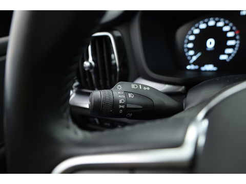 Volvo V60 2.0 T6 Recharge AWD R-Design | Navi | Apple Carplay/ android auto | getint glas |