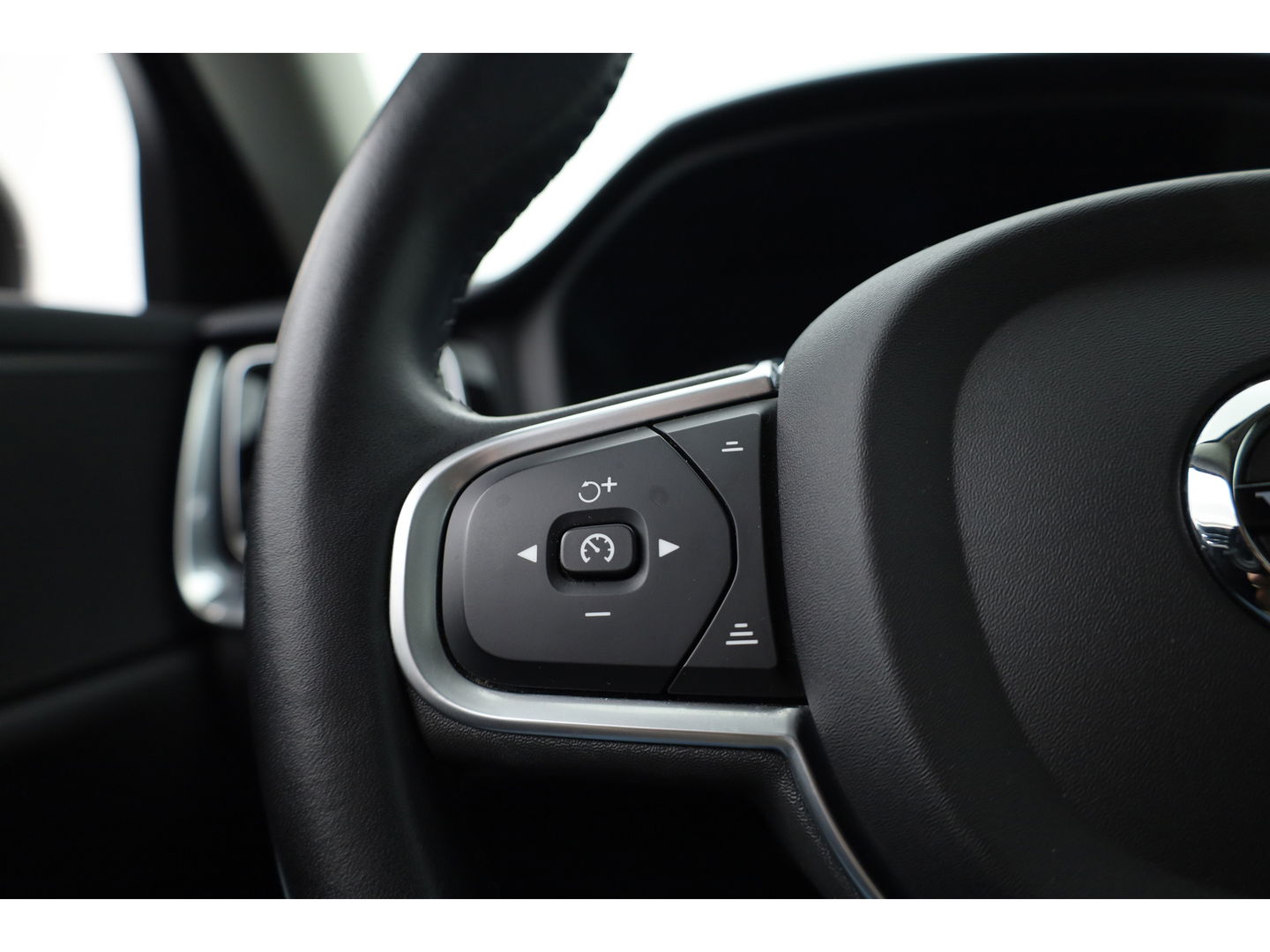 Volvo V60 2.0 T6 Recharge AWD R-Design | Navi | Apple Carplay/ android auto | getint glas |