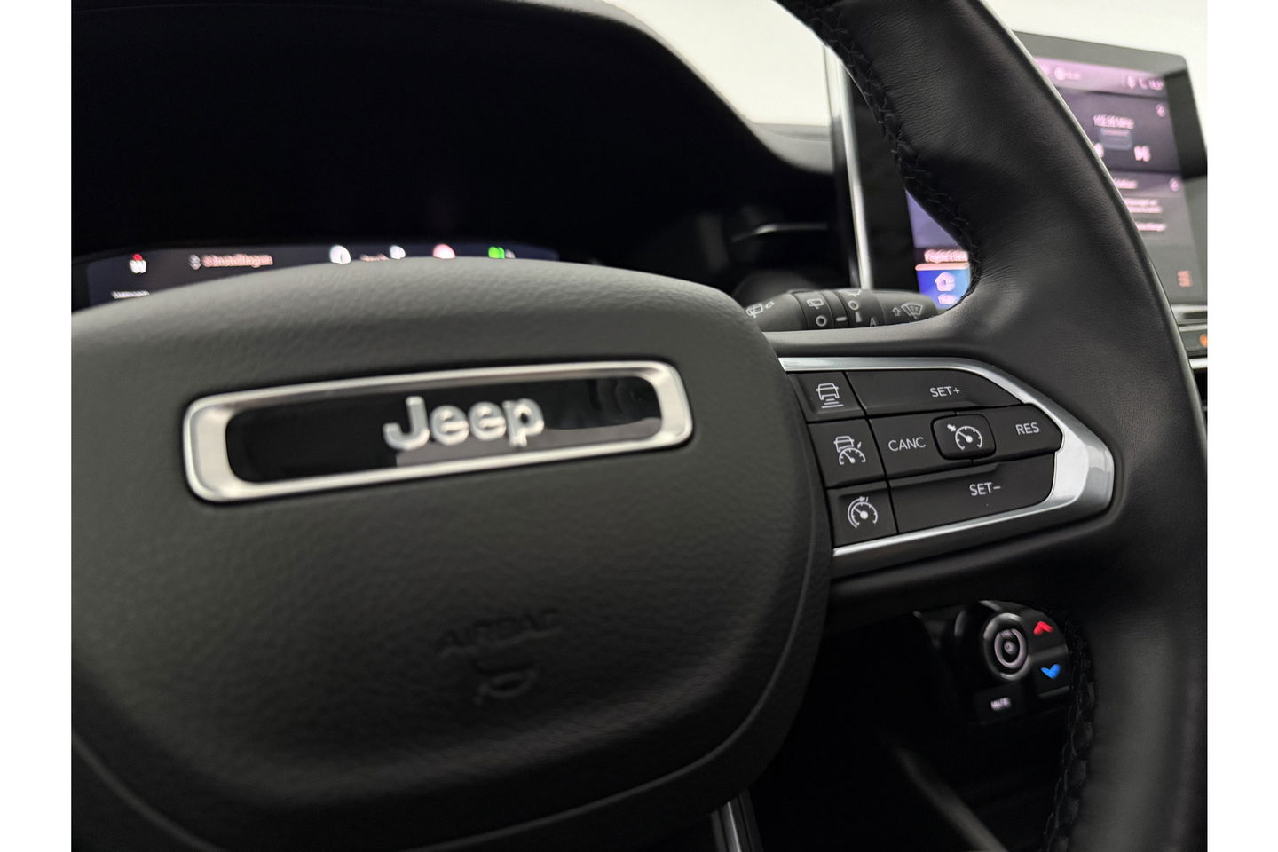 Jeep Compass 4xe 239PK Plug-in Hybrid Electric S Pano LED Carplay Virtual Camera Clima Cruise Navi PDC 19''LMV Stuur/Stoelverwarming