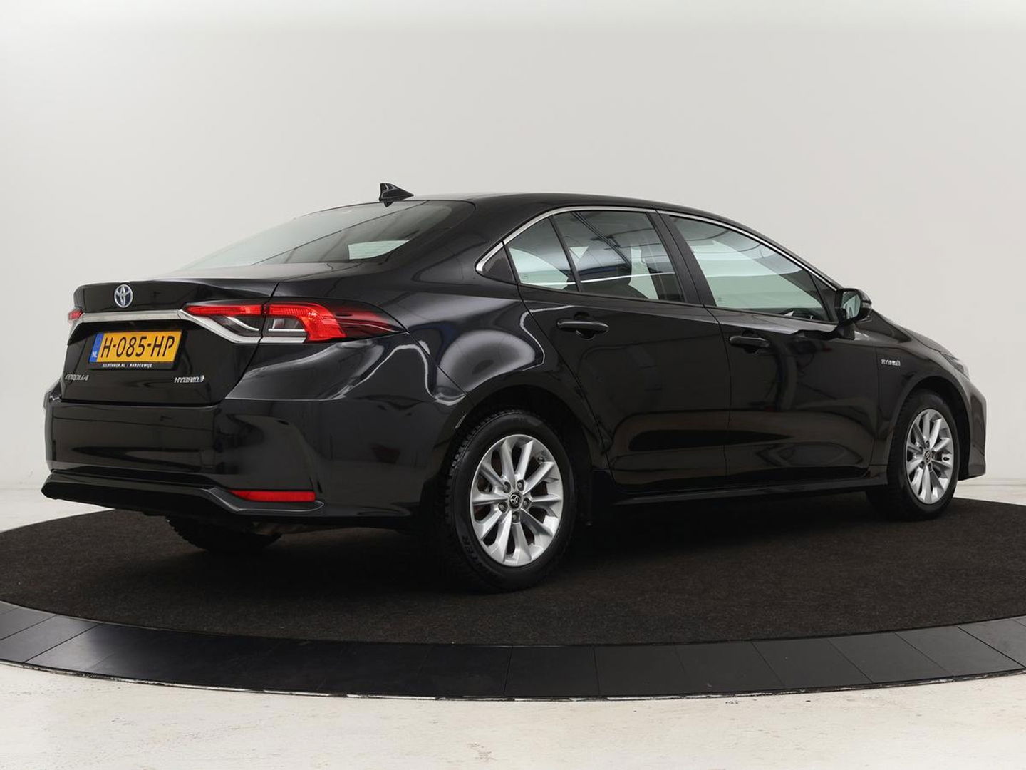 Toyota Corolla 1.8 Hybrid Active | 50.800km NAP | Adaptive cruise | Navigatie | Carplay | Camera | Climate control | DAB | Bluetooth