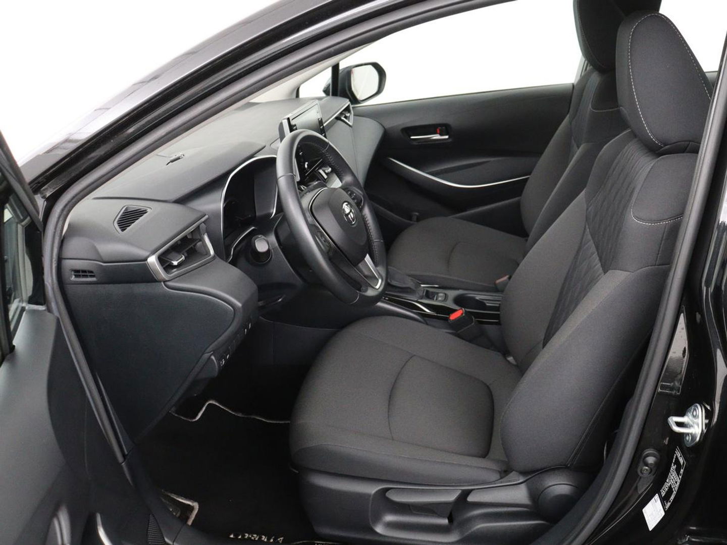 Toyota Corolla 1.8 Hybrid Active | 50.800km NAP | Adaptive cruise | Navigatie | Carplay | Camera | Climate control | DAB | Bluetooth