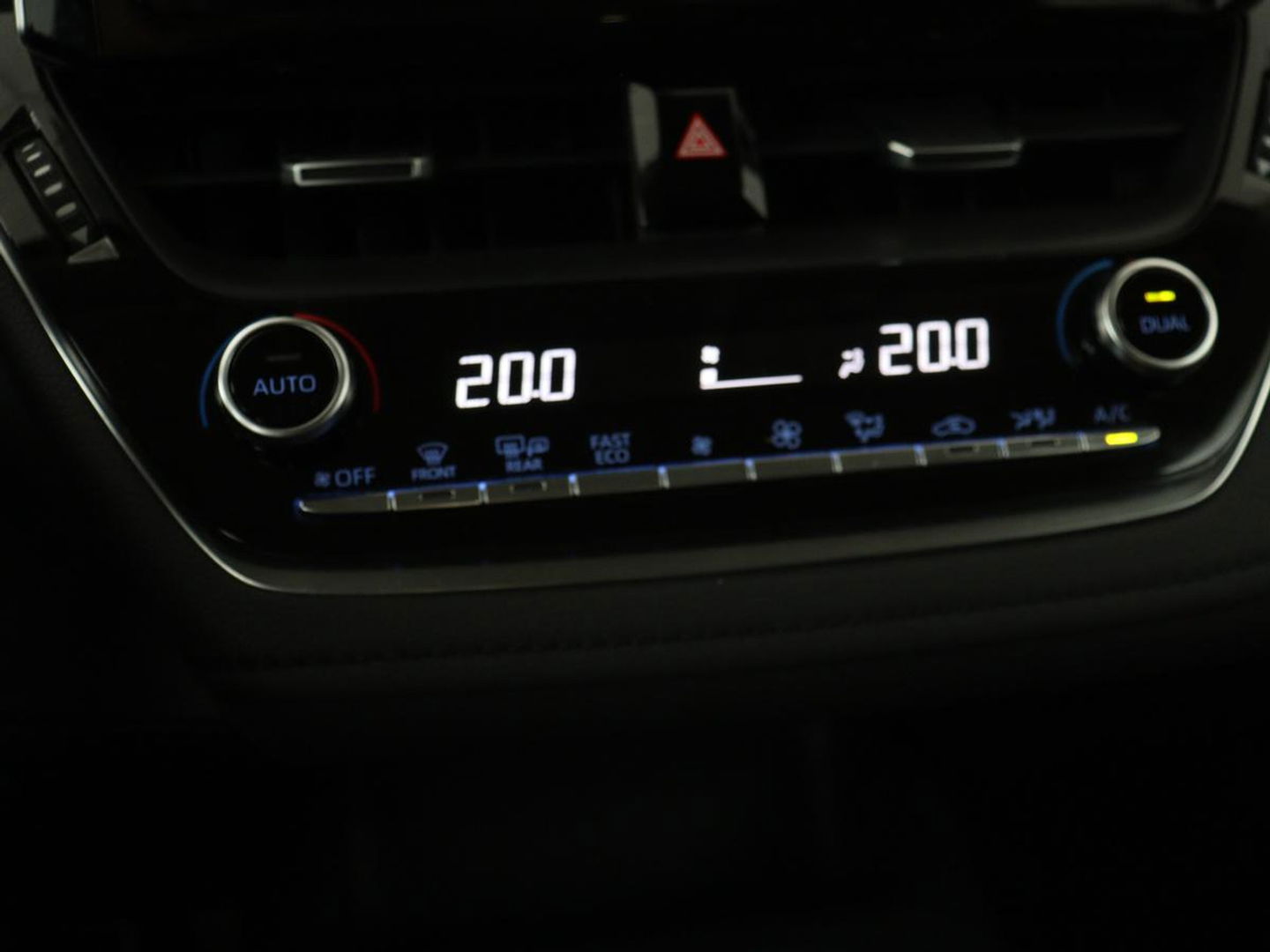 Toyota Corolla 1.8 Hybrid Active | 50.800km NAP | Adaptive cruise | Navigatie | Carplay | Camera | Climate control | DAB | Bluetooth
