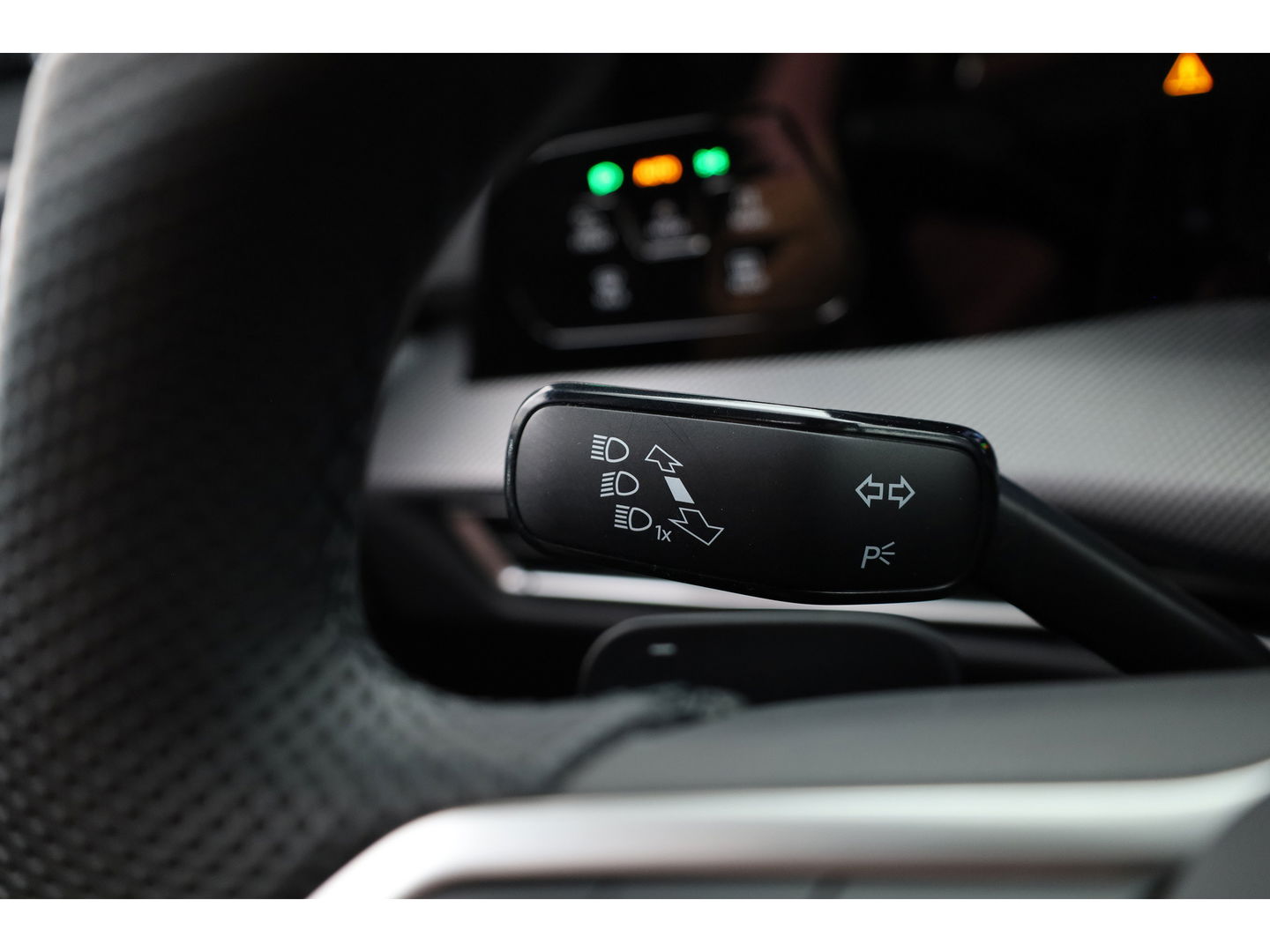 Volkswagen Golf 1.5 eTSI R-Line DSG | MY25 | Pano | HUD | IQ. Light | Stoel- Stuurverw. | Camera | Apple CarPlay |